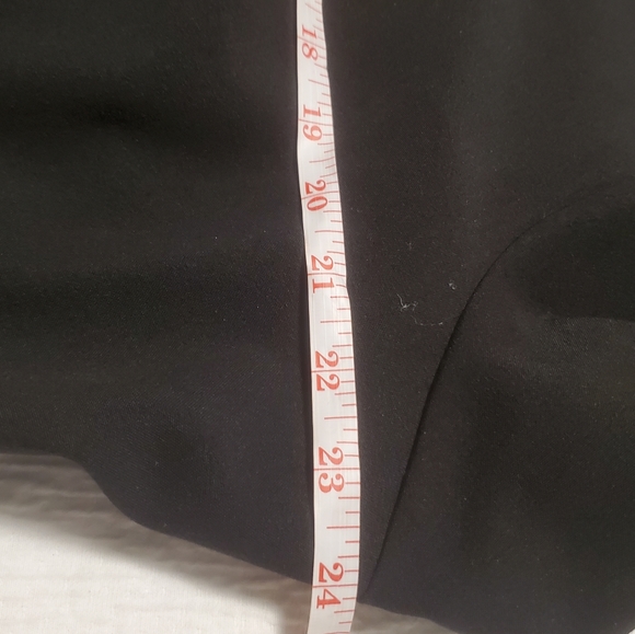 LBD WITH POCKETS! - Picture 6 of 7